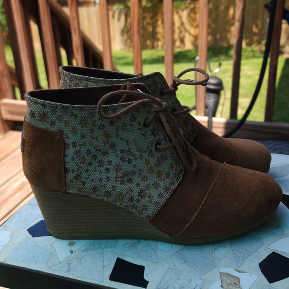 Toms brown wedge ankle boot with flowers 9 - Picture 4 of 7